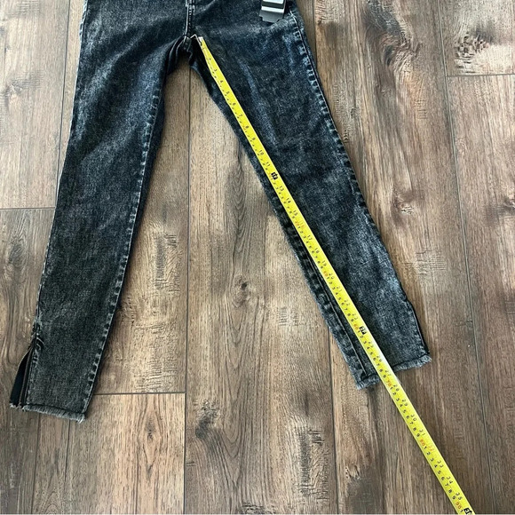 NWT Armani Exchange Vintage Black Wash Freyed Zipper Hem Size 26 - Picture 5 of 16